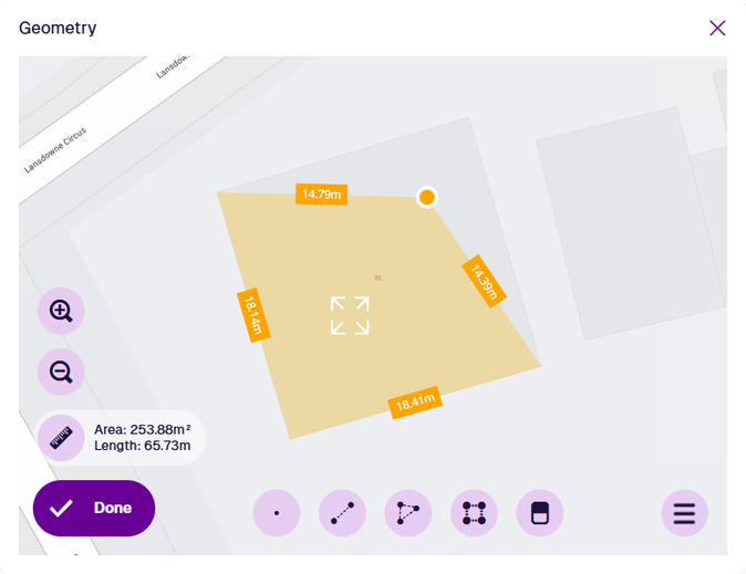 A fourth point is being added to the polygon by dragging an edge outwards